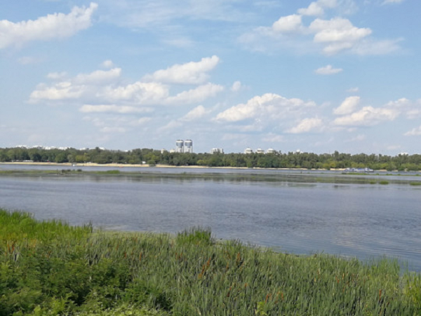 В Киеве на Днепре нашли лодку с застреленным мужчиной