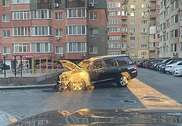 В Николаеве сожгли машину главаря местной банды