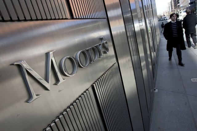 Moody’s ухудшило прогноз рейтинга РФ