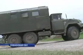 Янтарь на Ривненщине добывают люди на военной технике