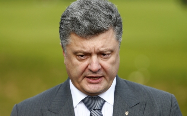 ПОРОШЕНКО ПОСОВЕТОВАЛ УКРАИНЦАМ СЦЕПИТЬ ЗУБЫ