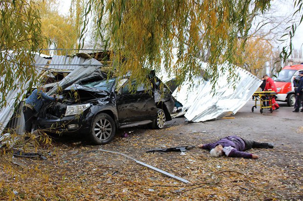 В Каменце-Подольском Toyota влетела в остановку с людьми