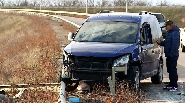 В Одессе посреди дороги бандиты ограбили вьетнамцев и подожгли свой джип, заметая следы