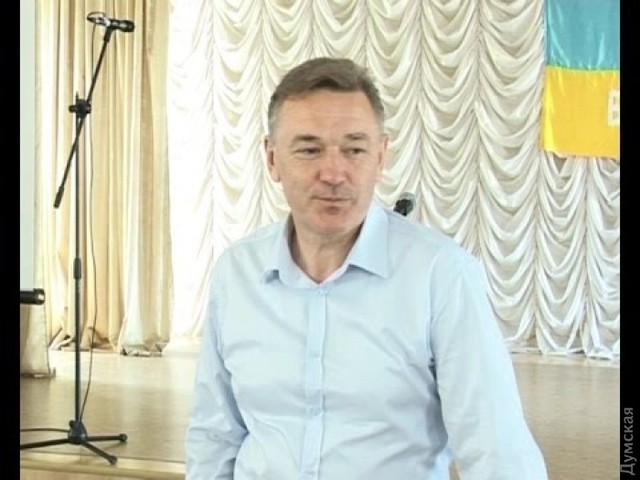 Скандал в Овидиополе: уволенный президентом экс-председатель РГА самовольно занял кабинет с помощью титушек