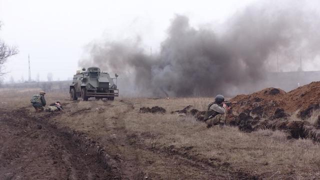 Прибыли люди в черной форме. Под Мариуполем обстреляли морпехов невиданными снарядами