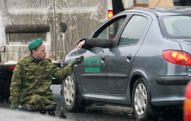 Бойовиків-інвалідів "ДНР" викинули жебракувати на вулицях