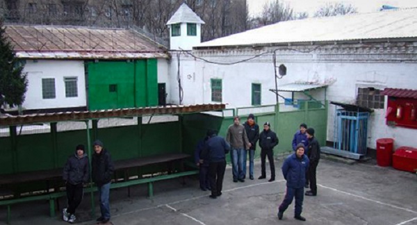 Осуждённый отправил в тюрьму охранника СИЗО