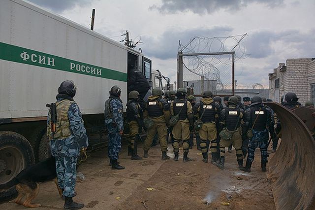 В "День ФСИН" бывший подполковник просит о помощи