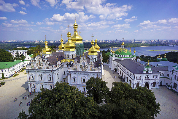 СМИ показали, как Московский патриархат убивает Киево-Печерскую лавру