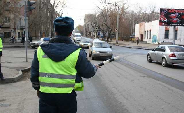 Пьяный водитель устроил аварию и ударил бутылкой инспектора ДПС в Челябинской области