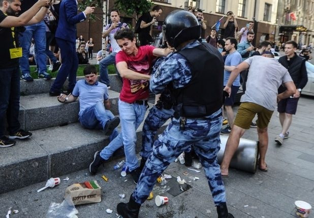 В Кремле оправдали жесткие действия силовиков на митингах оппозиции