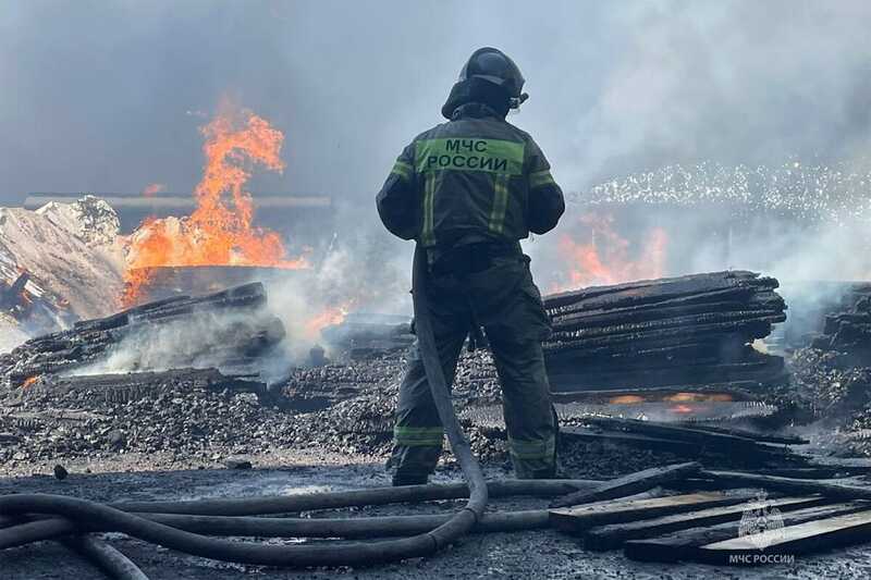 В грузовом терминале в российском городе ликвидировали открытое горение