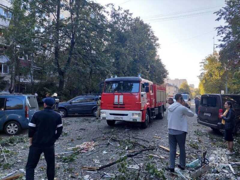 В Балашихе дом, пострадавший от взрыва газа, загорелся