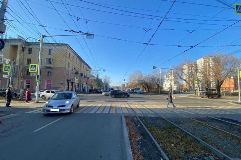 В Новосибирске водитель проехала на красный свет и сбила мальчика