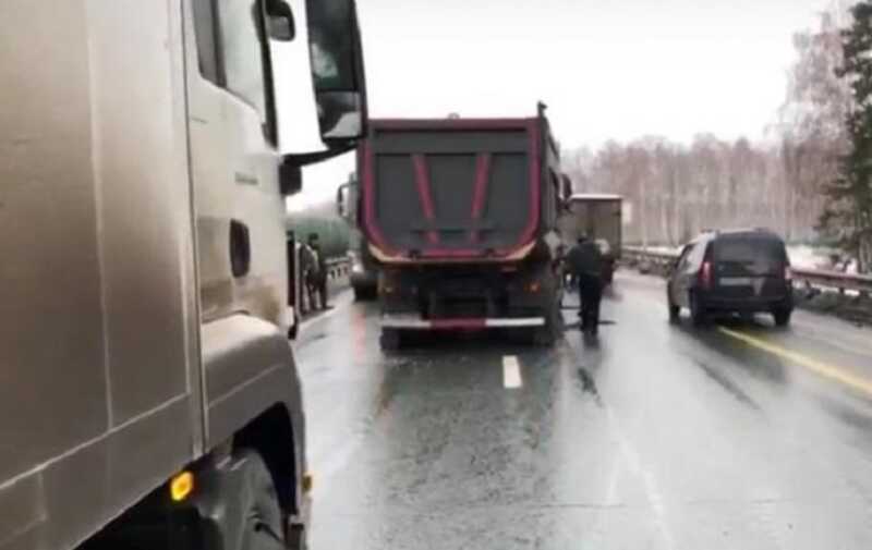 На трассе в Челябинской области загорелся грузовик