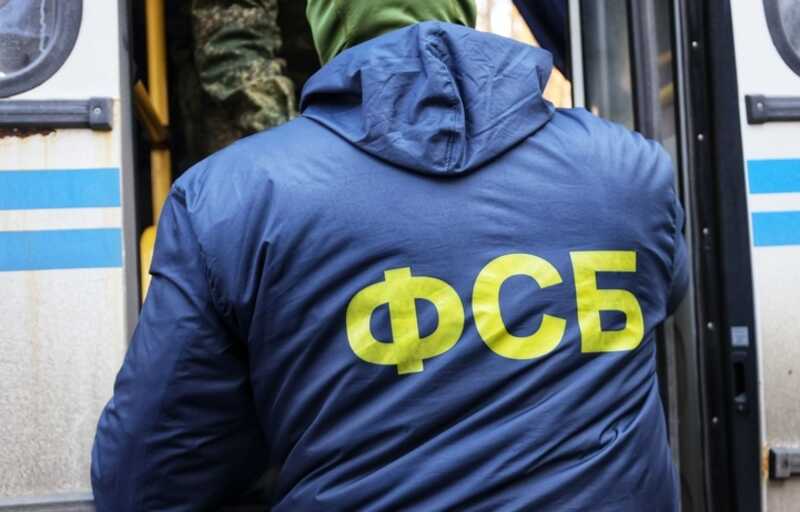 ФСБ обвиняет самарскую художницу в госизмене и изготовлении взрывчатки