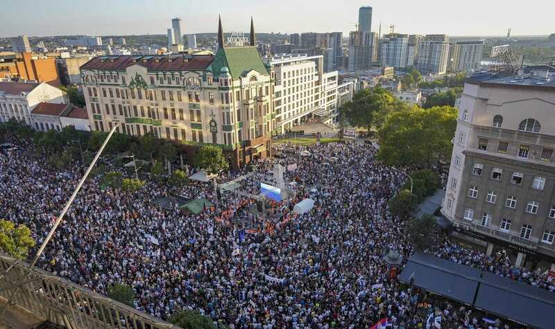 Протестующие против литиевого рудника блокируют вокзал и трассу в Белграде