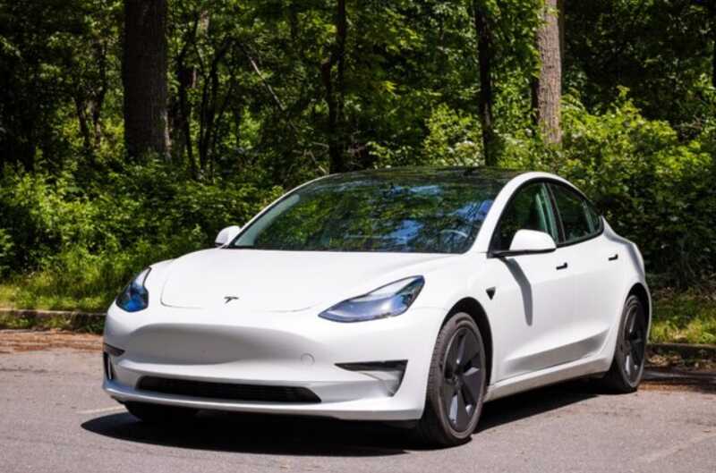 Tesla остановила реализацию Model 3 в США