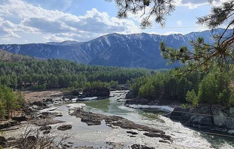 Группа туристов попала под камнепад на Алтае, есть погибшие