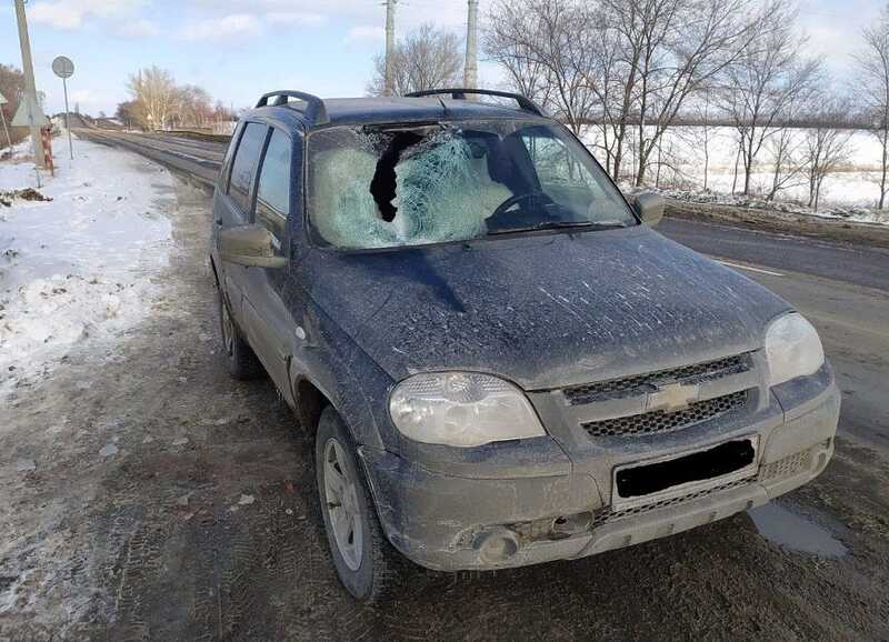 В Воронежской области льдина с фуры едва не убила женщину в автомобиле