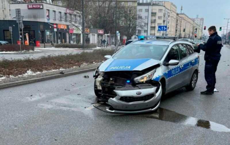 В столице Польши ищут водителя BMW, спровоцировавшего два столкновения с полицейскими автомобилями