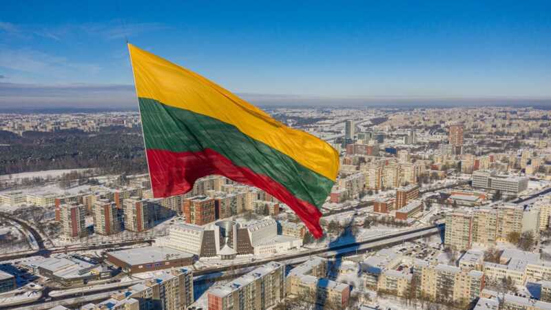Литва намерена отзывать виды на жительство у россиян, которые часто посещают Россию и Беларусь