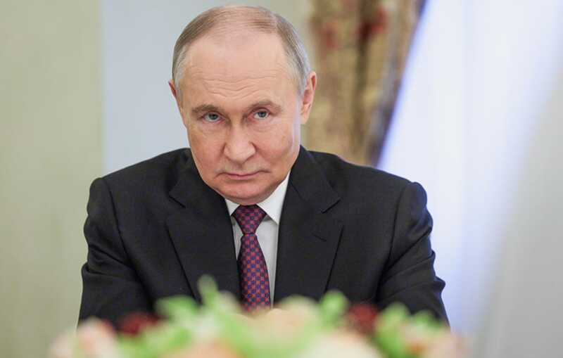 Путин заявил о временном прекращении огня в ознаменование 80-летия Победы