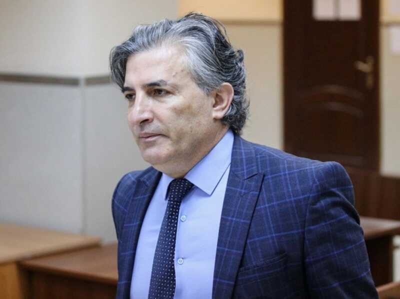 Юрист Эльман Пашаев попытался уйти от ответственности на фронт