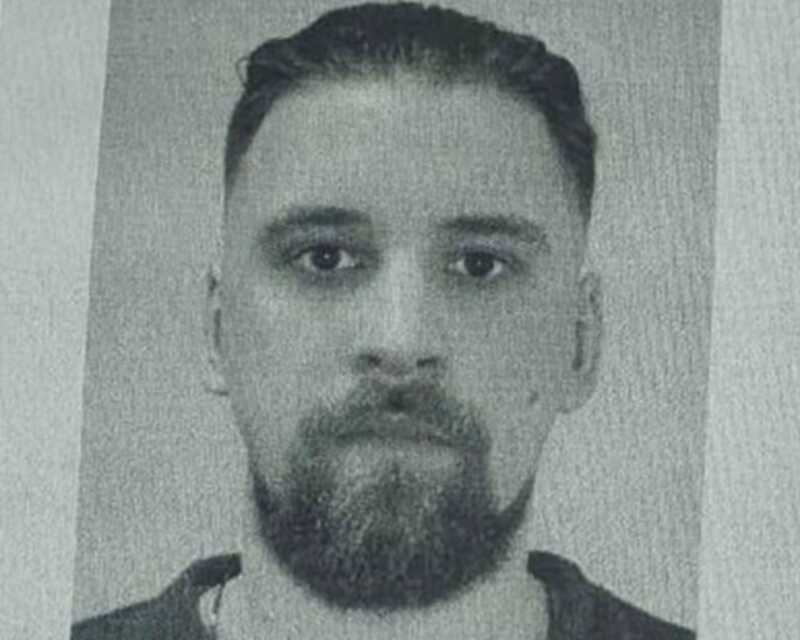 Семье человека, подозреваемого в нападениях на аэродромы, принадлежит бизнес по производству муки