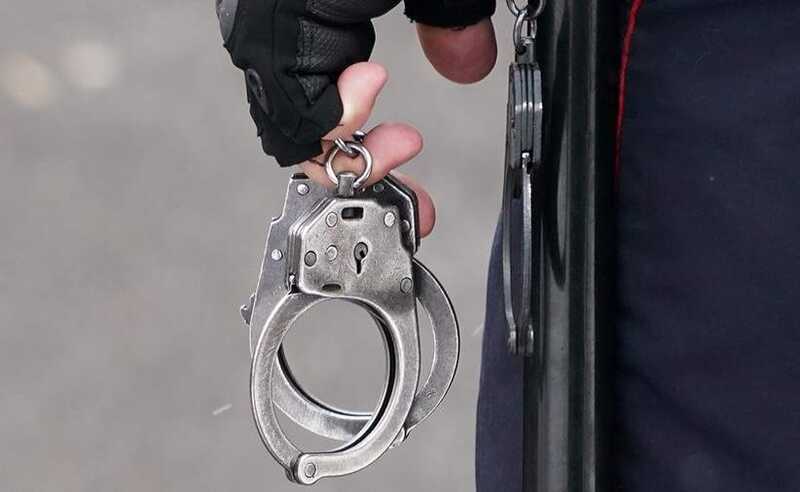 В Петербурге полиция задержала женщину, устроившую дебош на дороге