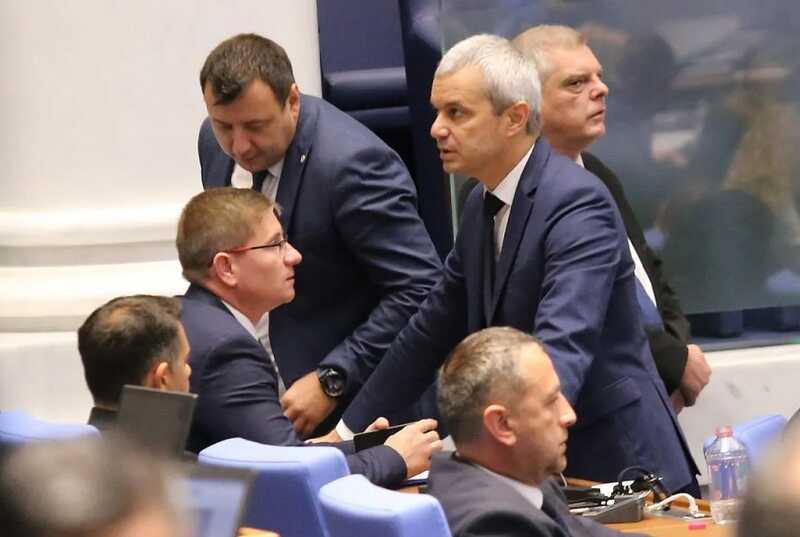 В болгарском парламенте произошла драка из-за присоединения к еврозоне