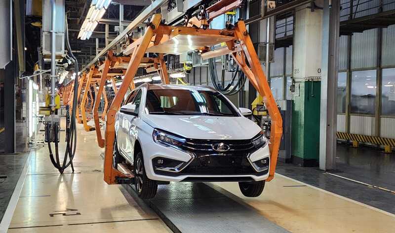 Lada ломается на ходу: у новых автомобилей массово отказывают системы управления