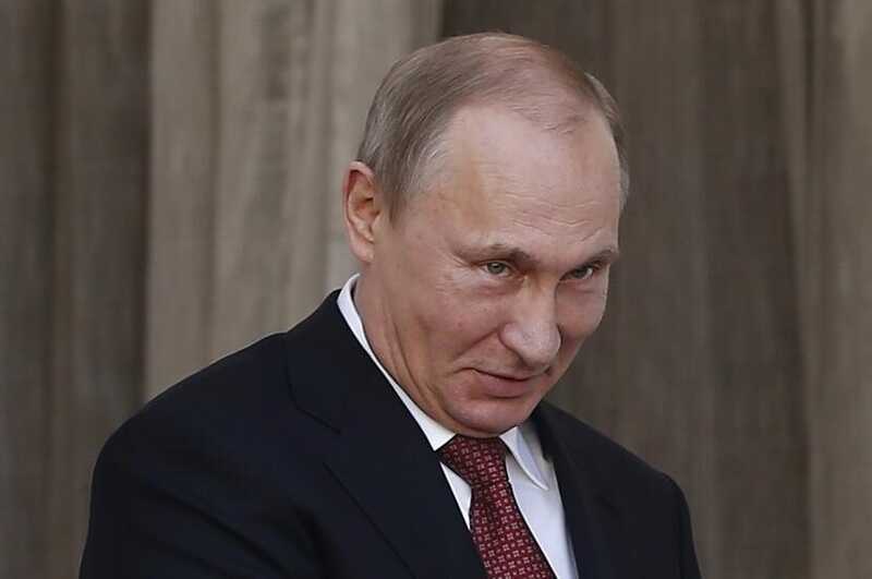Путин внезапно прибыл в Кремль поздно ночью
