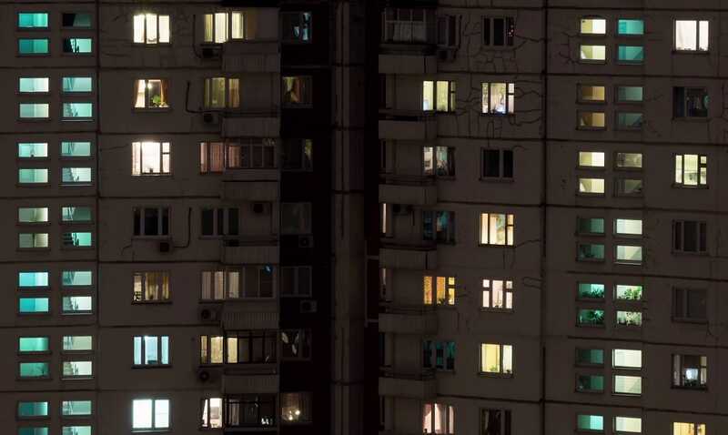 В Варшаве жители многоэтажки грозят вызвать полицию из-за постоянного шума ночью