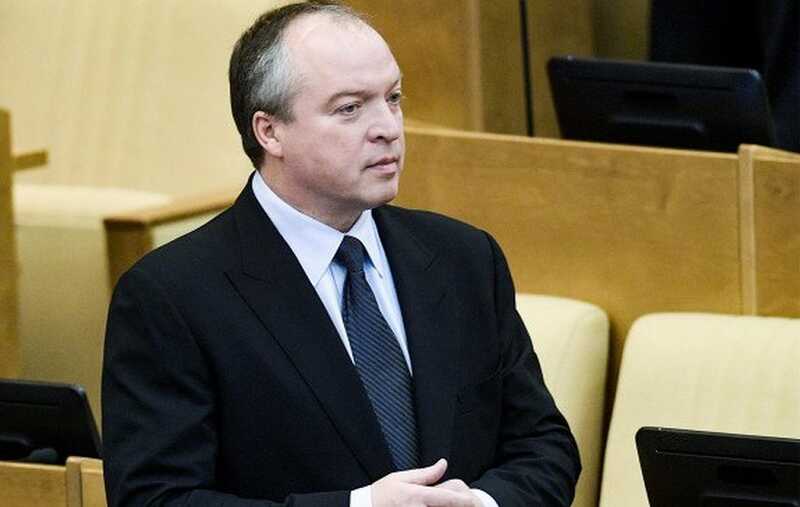 Депутат Андрей Скоч постеснялся появиться в поздравительном ролике для узбекского авторитета Салима Абдувалиева