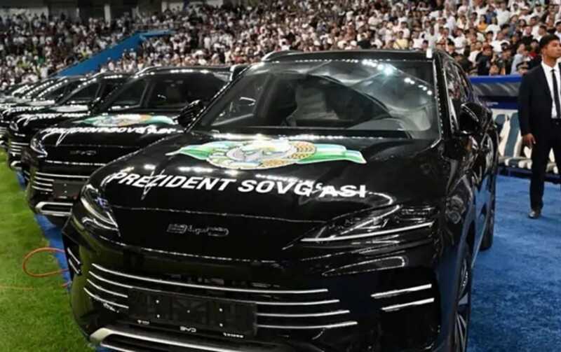 Президент Узбекистана подарил автомобили игрокам национальной сборной за их достижение выхода в финал ЧМ-2026