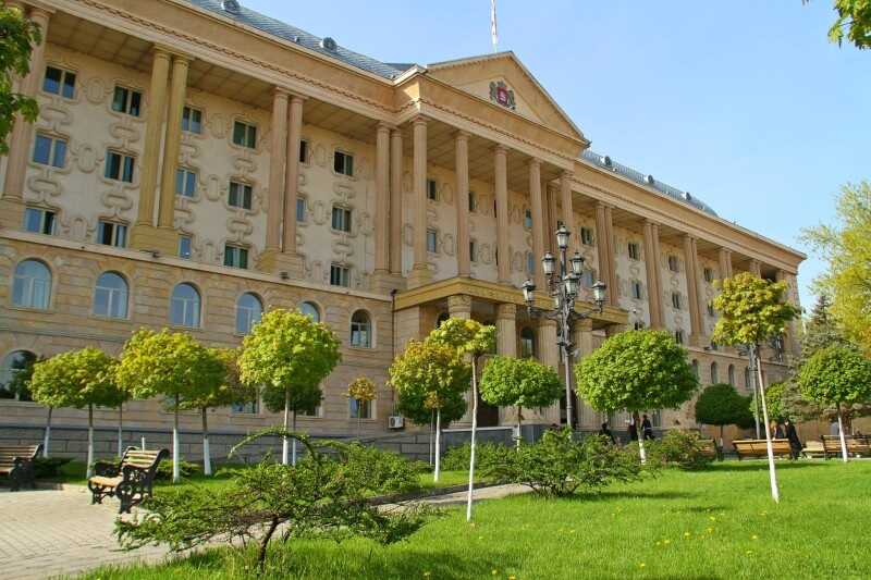 Власти Грузии вызывают журналистов в суд за критику госслужащих