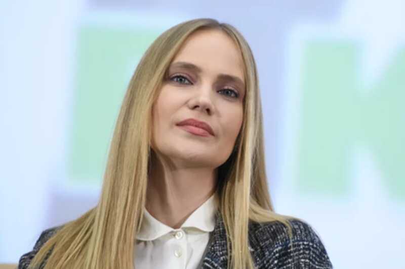 Певица Глюкоза предложила организовать места для курения в школах