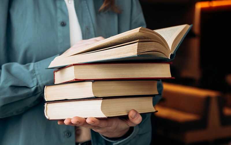 Россияне стали чаще искать книги о ПТСР и управлении гневом