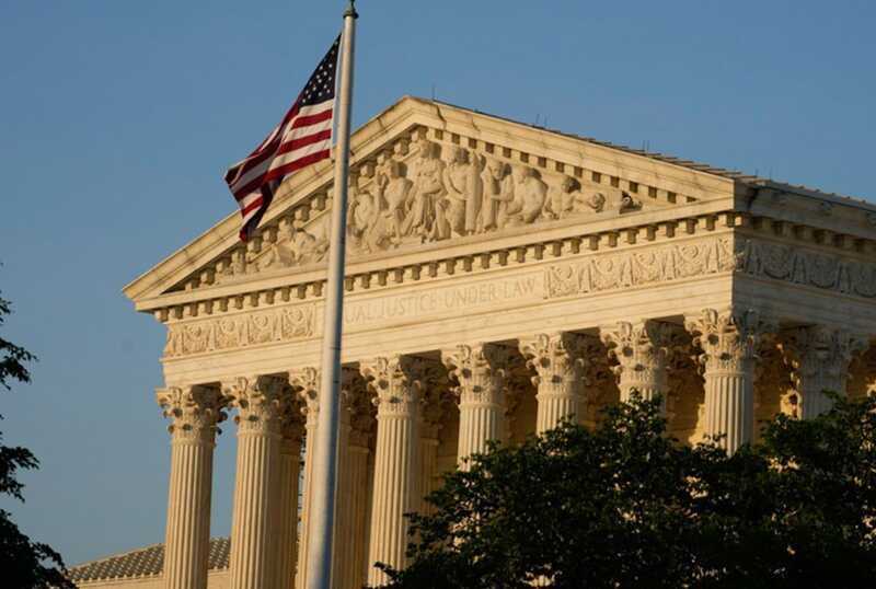 Верховный суд США запретил судьям блокировать решения президента