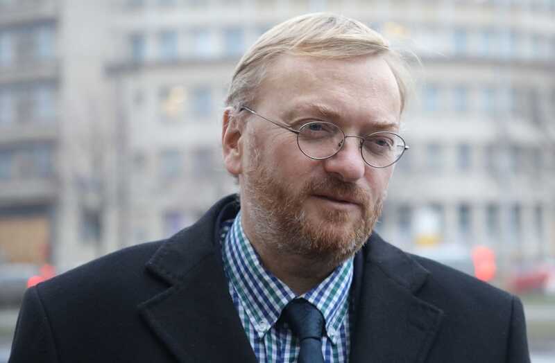 «Инфантильные с самокатами»: Виталий Милонов раскритиковал молодежь за поздние браки