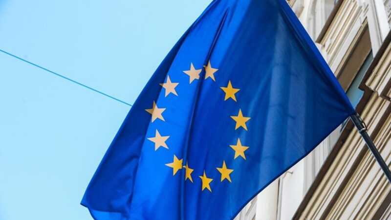 ЕС ввел запрет на приобретение оружия у Беларуси и ограничил финансовые операции с банками страны