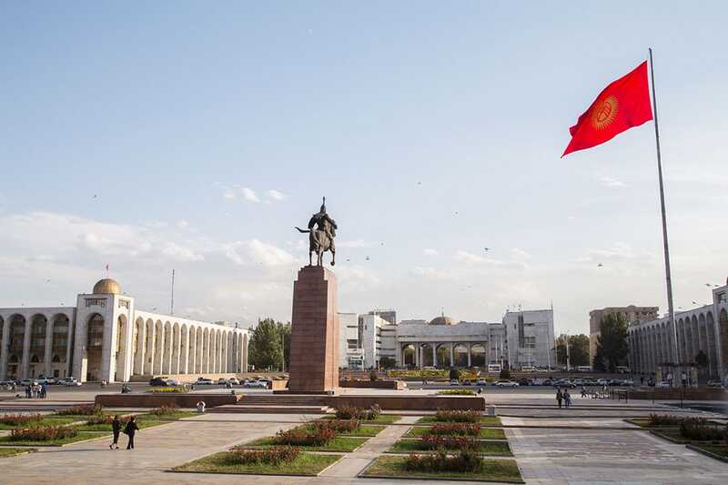 Кыргызстан резко ограничил финансовые операции с Россией после санкций США