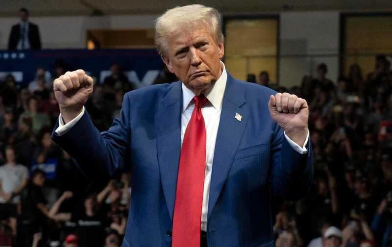 Во время визита в Шотландию Дональд Трамп обвинил ветряки в уничтожении природы и китов