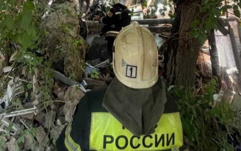 Жильцы Астрахани три недели предупреждали о затопленных подвалах перед обрушением дома
