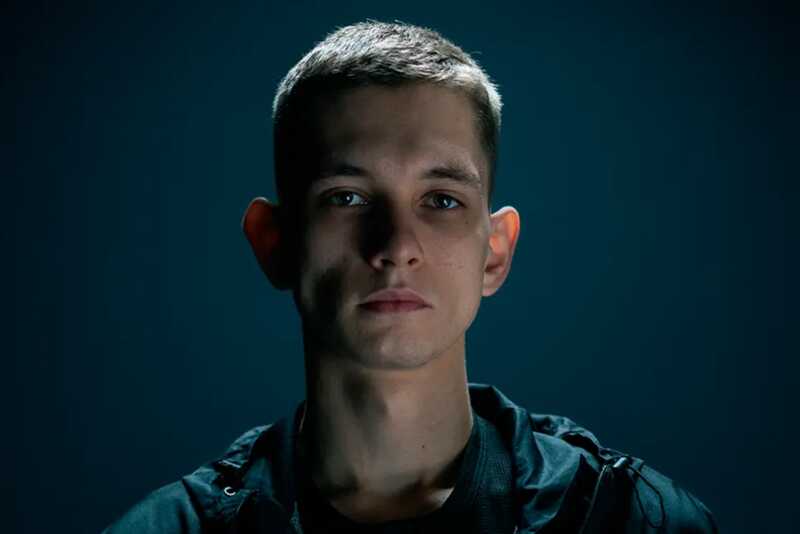 В Томске двое мужчин напали на рэпера Teaky и избили его