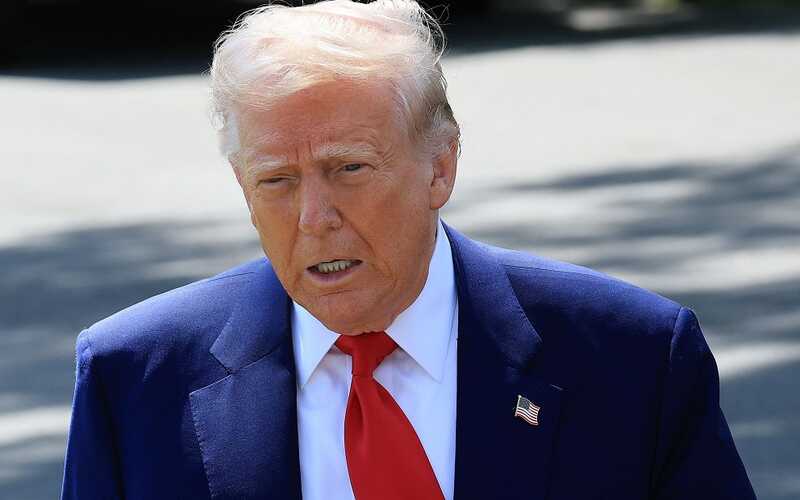 Трамп приказал окрасить стену на границе с Мексикой в черный цвет