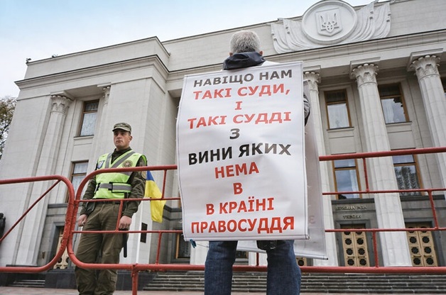 Насудили и теперь несудимы. Как скандал с «пленками» судьи Павла Вовка превращается в пшик