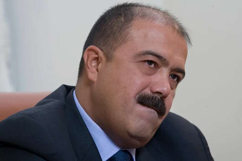Винокуров или Махмудов: кто получит от ВТБ конфетку-