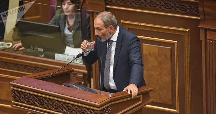 Кандидат в премьер-министры Армении Никол Пашинян в Национальном Собрании Армении (8 мая 2018). Еревaн Кандидат в премьер-министры Армении Никол Пашинян в Национальном Собрании Армении (8 мая 2018). Еревaн tzixdiqheiqrglv